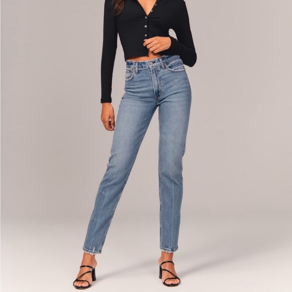Abercrombie & Fitch High Rise The Mom Jeans NEW Size 4–never worn, tag removed